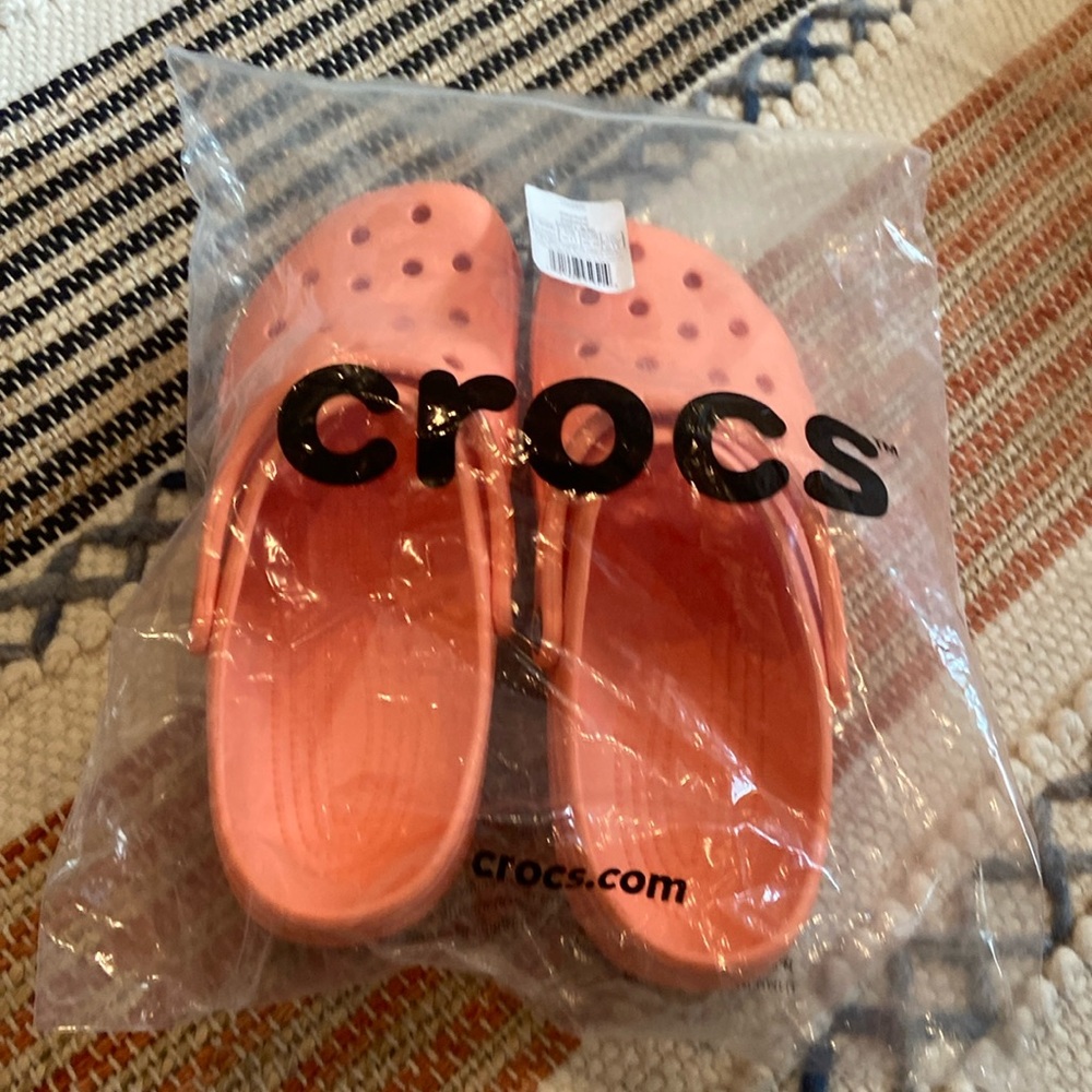 Crocs in papaya color. brand new. Unisex M 11